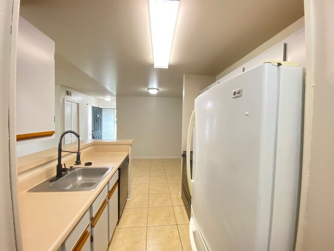 Building Photo - 6100 Westgate Dr