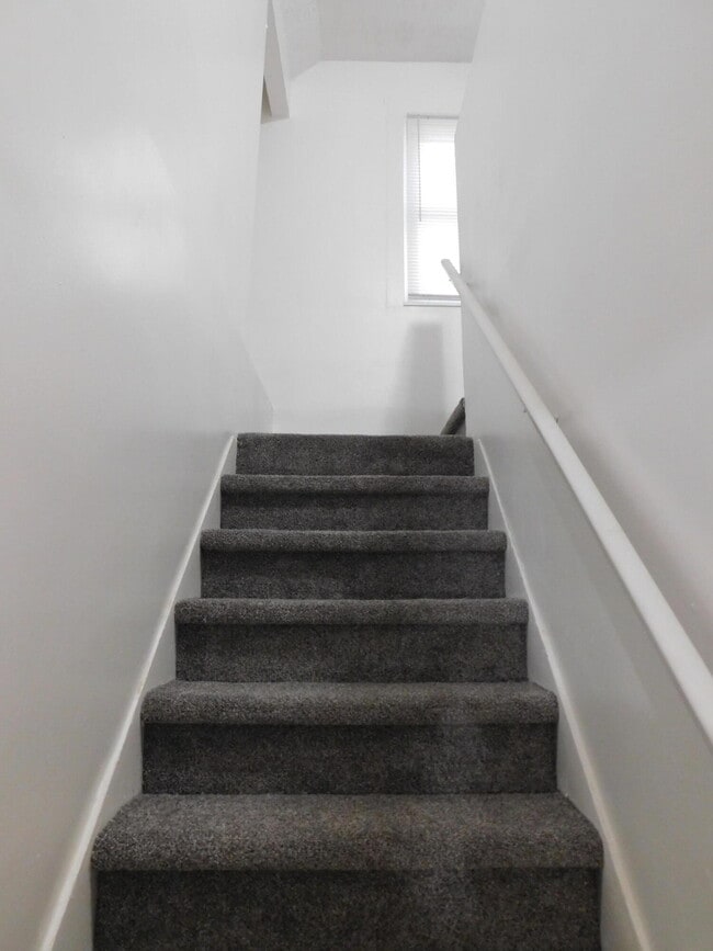 Building Photo - 6490 Stahelin Ave