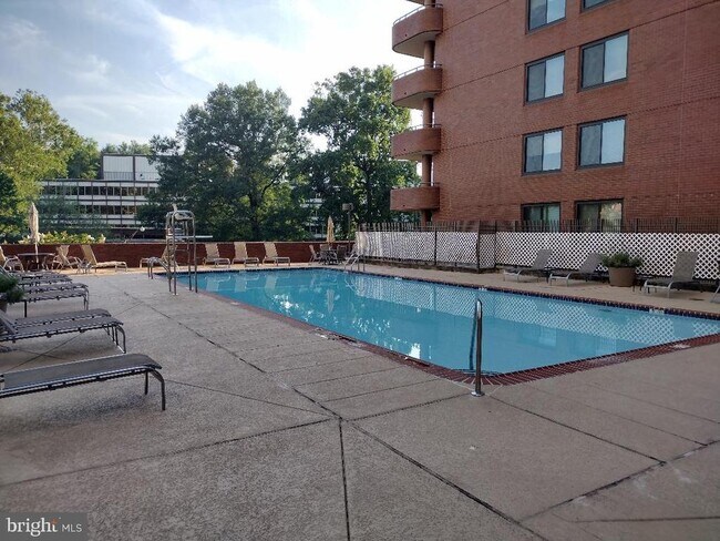 Building Photo - 4550 N Park Ave