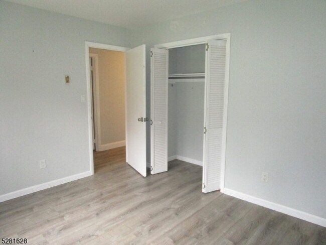 Building Photo - 359 Lake Shore S