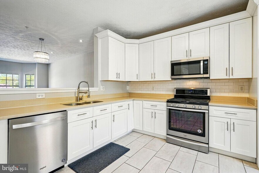 Building Photo - 4106 Lavender Ln