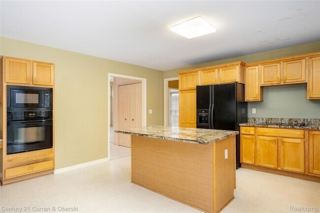 Building Photo - 42104 Echo Forest Dr
