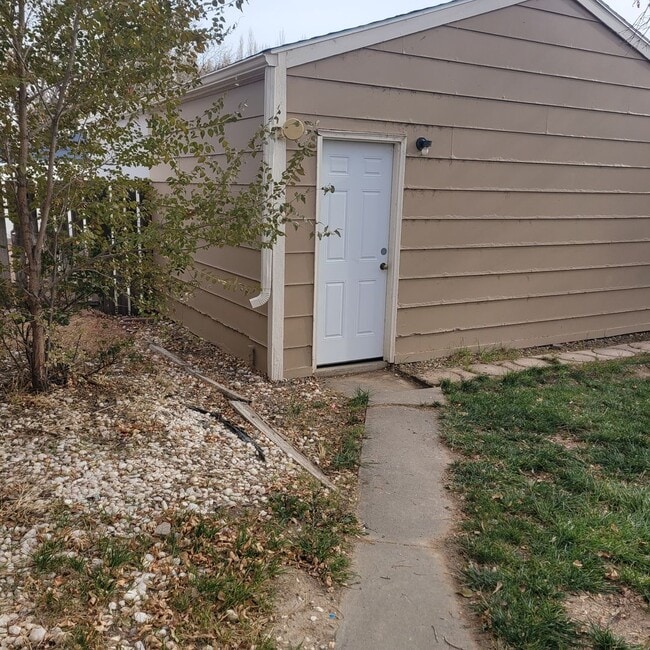 Building Photo - 2 Bed, 1 Bath Condo W/Detached 1 Car Garage & Fenced Yard!!!