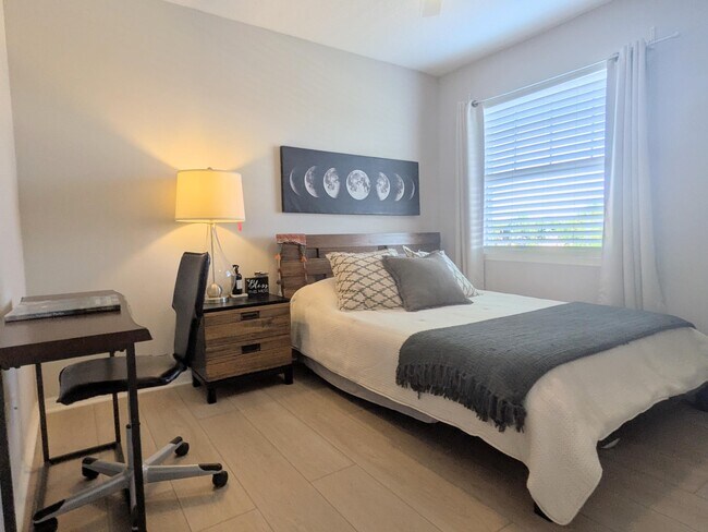 Building Photo - 10751 Oak Bend Way