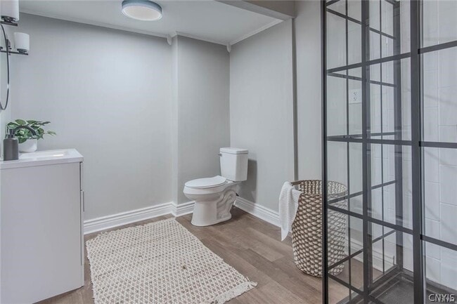 Building Photo - 406 Stone St