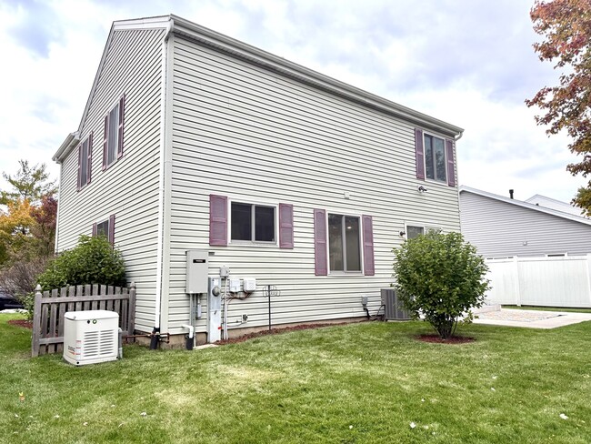 Building Photo - 2449 Carlton Dr