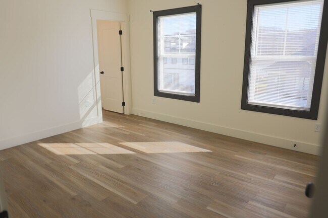 Building Photo - BRAND NEW 2BD 2.5B TOWNHOME