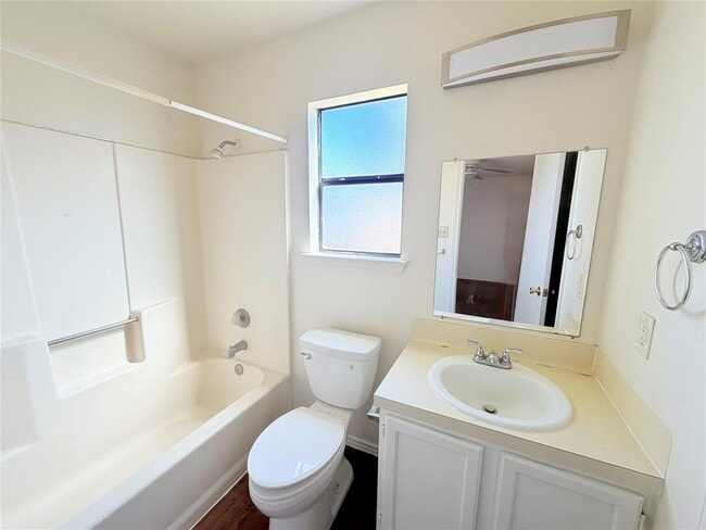 Building Photo - 1213 Ridgemont St