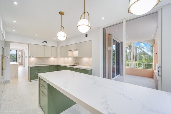 Building Photo - 737 Crandon Blvd