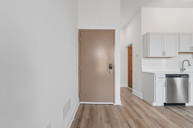 Building Photo - 2304 1/2 E Carson Street