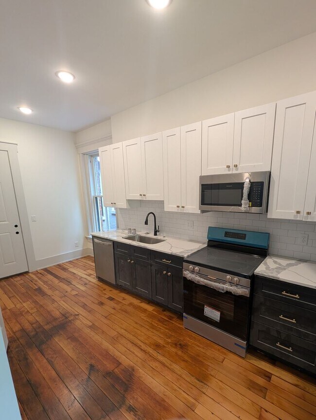 Building Photo - Beautifully Renovated, Elegant Apartments in Historic Covington