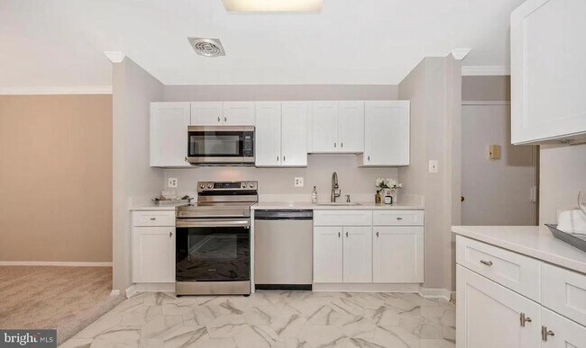 Building Photo - 11305 Commonwealth Dr