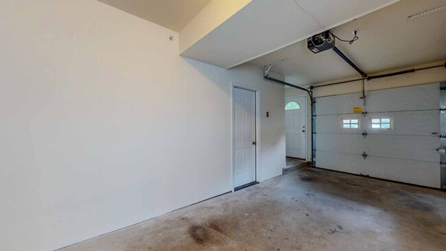 Building Photo - Spacious 2-Bedroom Townhouse with Loft – P...