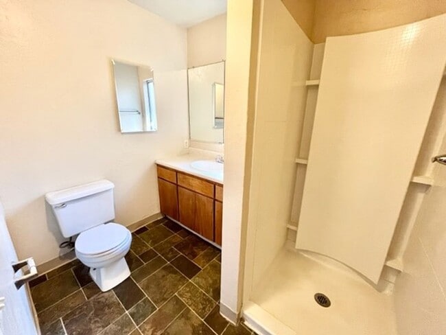 Building Photo - **Pre-Leasing for Summer 2026** Nice home with private front yard