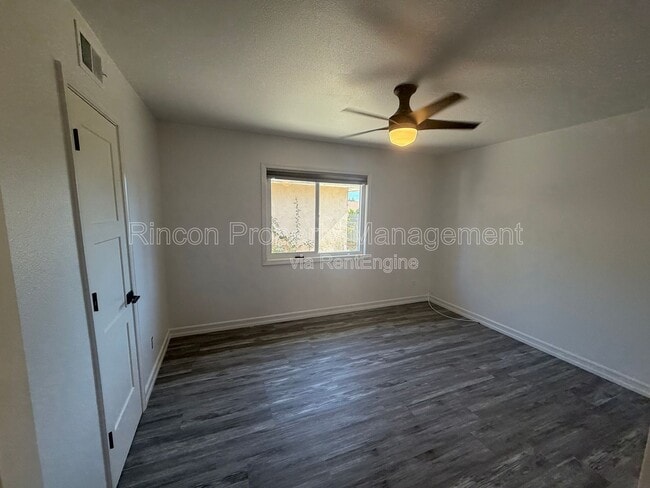 Building Photo - 102 Hoover Ave