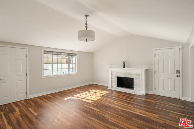 Building Photo - 2939 Oakhurst Ave