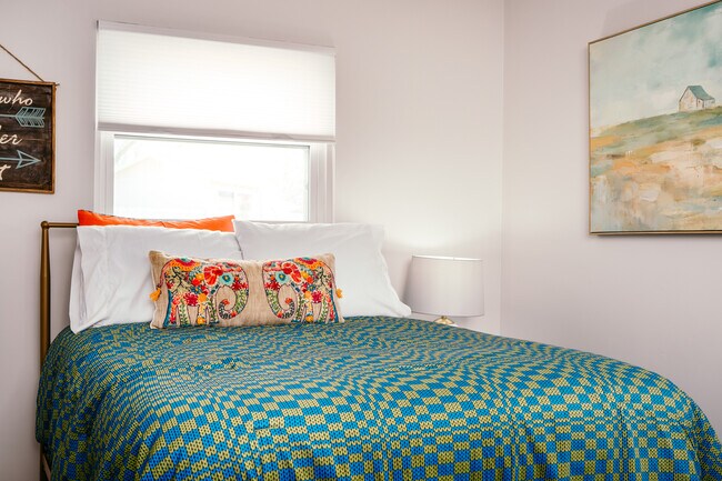 Building Photo - 1605 SE P St