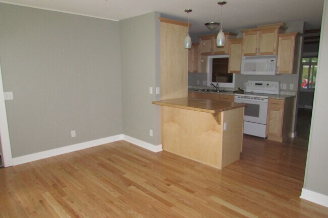 Building Photo - 6405 Alison Ln