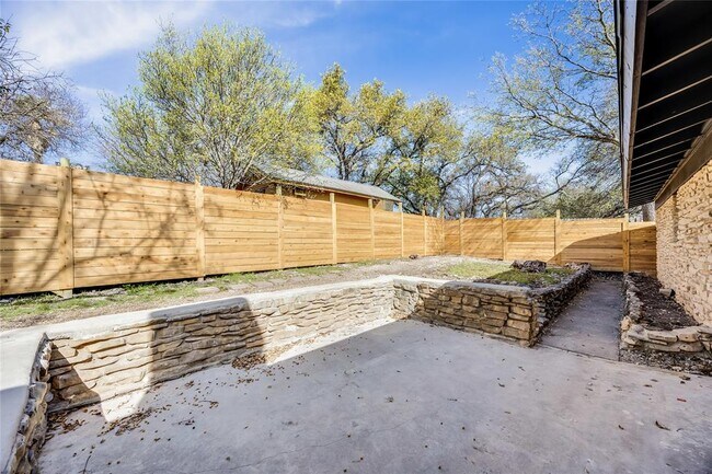 Building Photo - 11704 Indianhead Dr