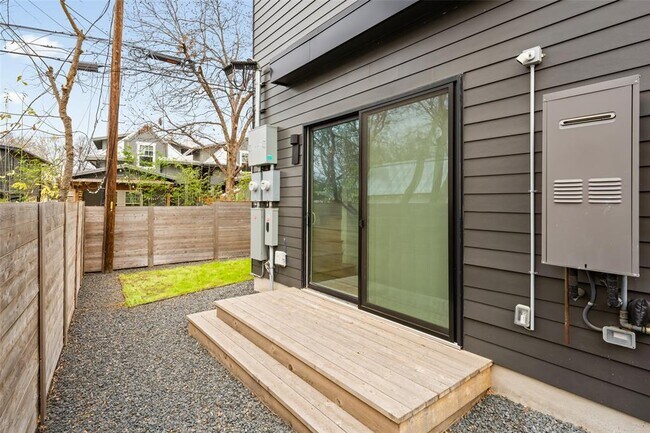 Building Photo - 3204 Garden Villa Ln