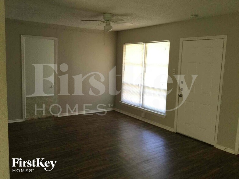 Building Photo - 3101 Marydale Rd