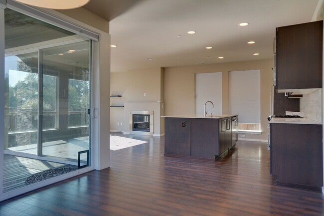 Building Photo - Luxury Oakleigh MainVue Home