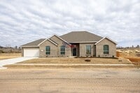 Building Photo - Well-Designed 3 Bed/2 Bath Home with Bonus Office