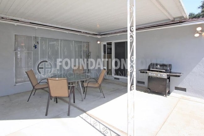 Building Photo - Santa Venetia Charmer 3BD+/2BA-Pool- FOUND...