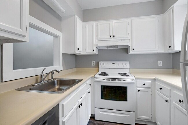 Building Photo - 5544 Kaplan Dr