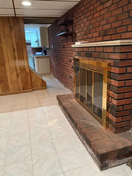 Building Photo - 458 Midland Ave