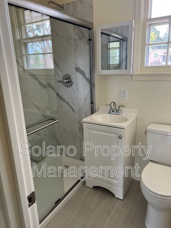 Building Photo - 132 Calhoun St