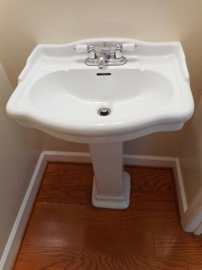 Building Photo - 608 Green St