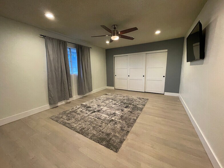 Building Photo - 620 Lacy Ln