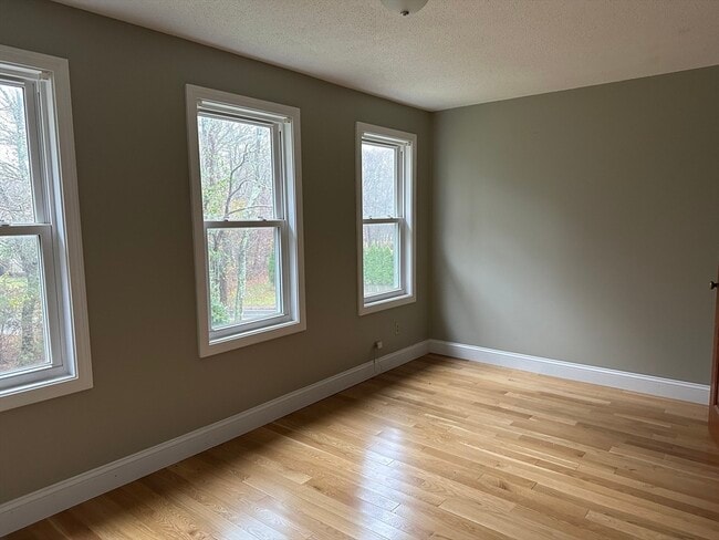 Building Photo - 1332 Plymouth St