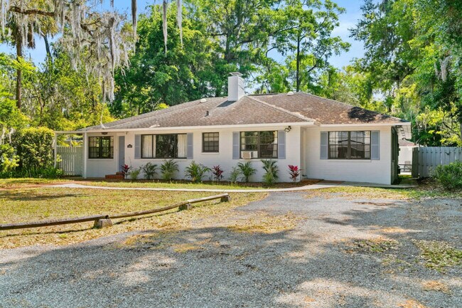 Building Photo - 1929 NW 7th Ln