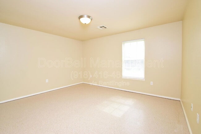 Building Photo - 6022 S Newport Ave