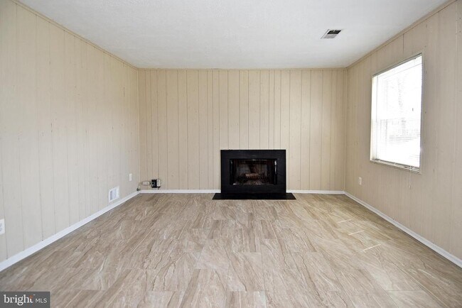 Building Photo - 1209 Marton St