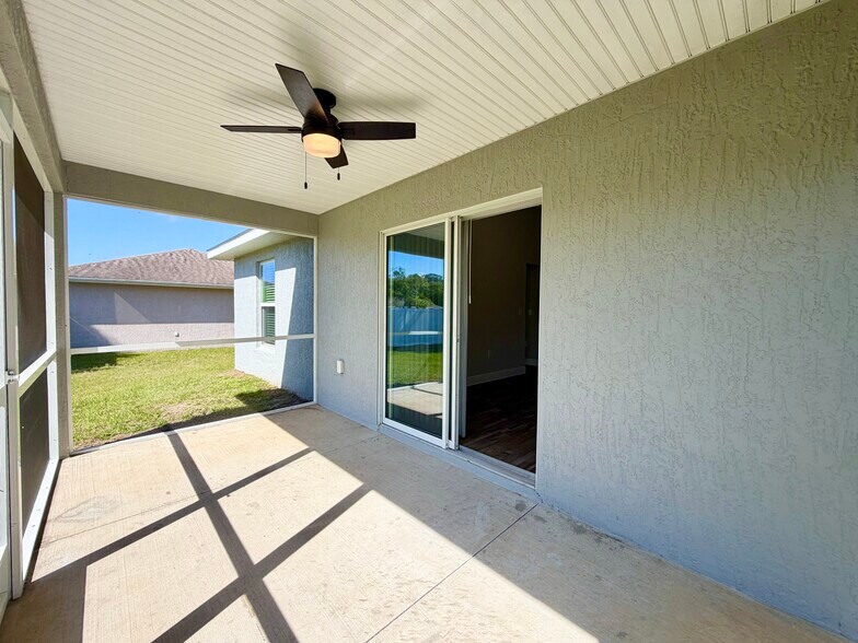 Building Photo - 5 Spring Lake Ln