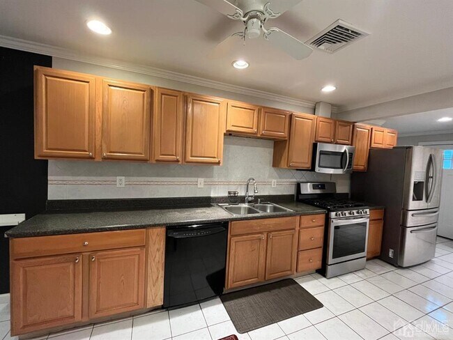 Building Photo - 15 Barnett Pl