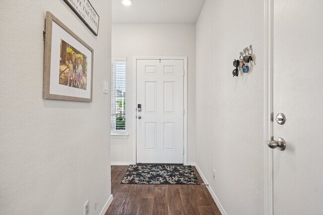Building Photo - "Rent to Own this Charming 3-Bed Oasis with 18 month lease!*"