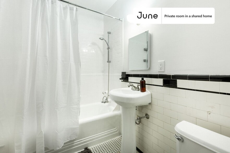 Building Photo - Room in Shared 5 bed/2 bath home