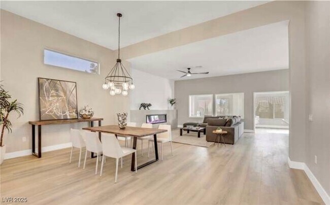 Building Photo - 2608 Desert Sands Dr