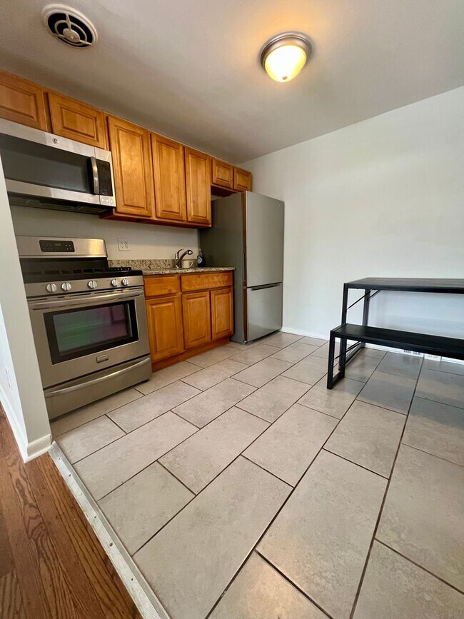 Building Photo - 7201 Devon St