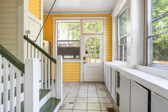 Building Photo - 5 Bed 5 Bath in Atlanta - Prime Location! ...