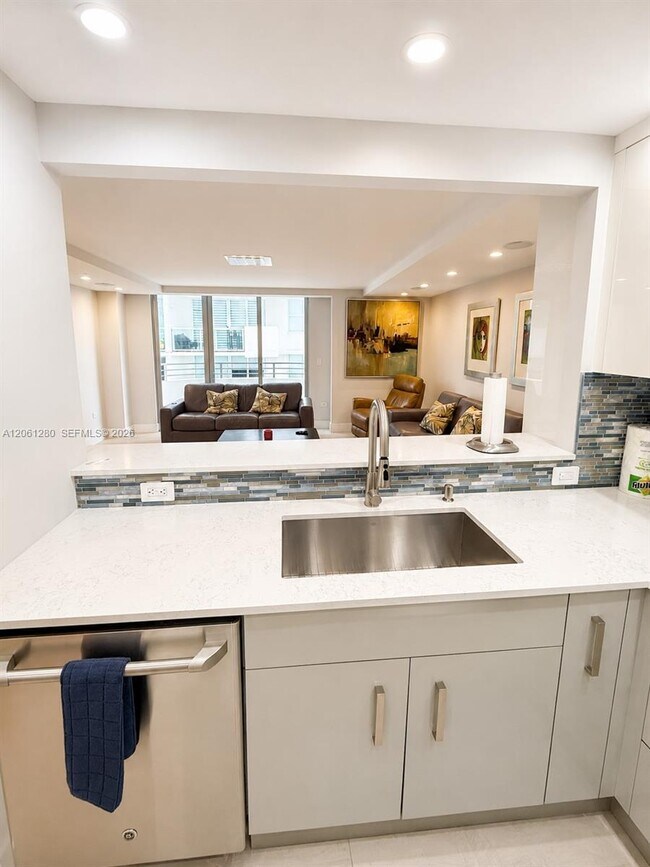 Building Photo - 5555 Collins Ave