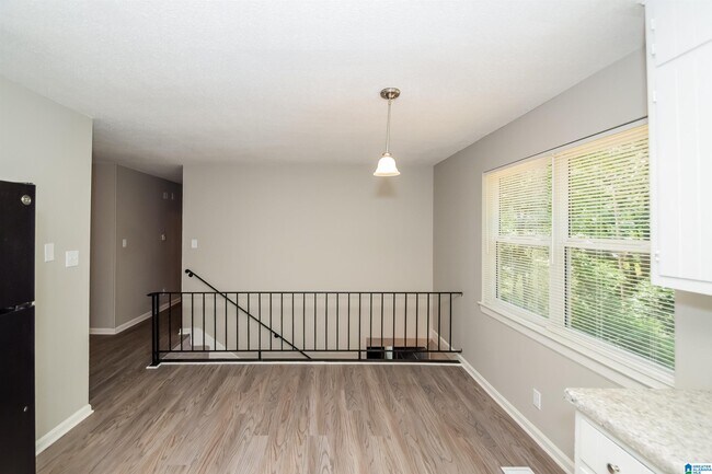 Building Photo - 1037 Medina Dr