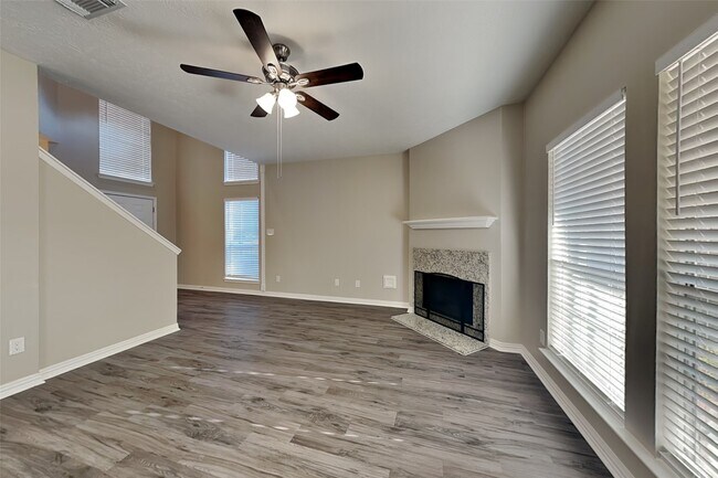 Building Photo - 15142 Red Cedar Cove Ln