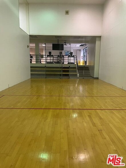 Building Photo - 600 W 9th St