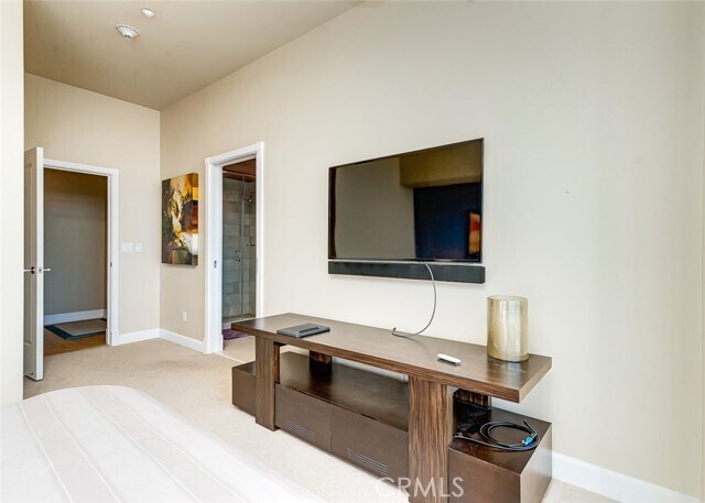 Building Photo - 900 W Olympic Blvd