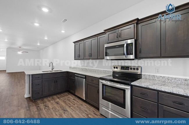 Building Photo - Move-In Ready 3-Bedroom Townhome – Ideal f...